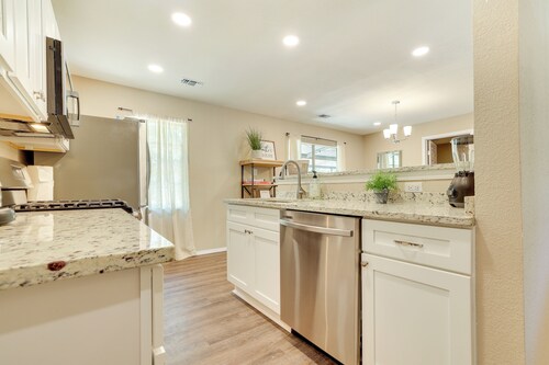 9 Mi to Downtown: Home w/ Deck in San Antonio