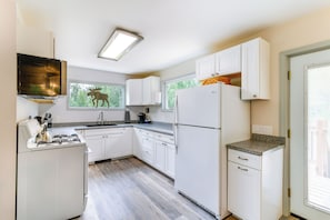 Cottage (3 Bedrooms) | Interior - 'chugiak Moose Cottage' Near Chugach State Park! (Chugiak)