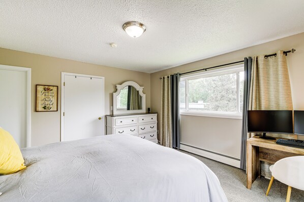 Apartment (3 Bedrooms) | Interior - Anchorage Home ~ 7 Mi to Chugach State Park! (Anchorage)