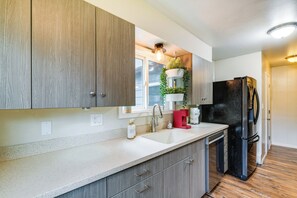Apartment (3 Bedrooms) | Interior - Anchorage Home ~ 7 Mi to Chugach State Park! (Anchorage)