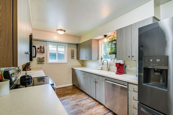 Apartment (3 Bedrooms) | Interior - Anchorage Home ~ 7 Mi to Chugach State Park! (Anchorage)