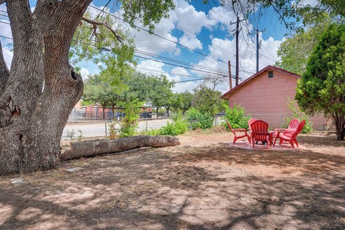 Single-story Home in San Antonio: Great Location!