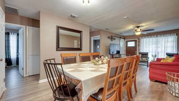 House (4 Bedrooms) | Interior