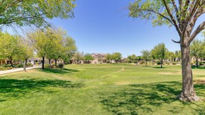 Property grounds - Gilbert Home ~ 28 Mi to Downtown Phoenix! (Gilbert)