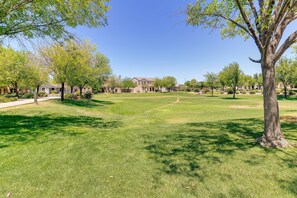 Property grounds - Gilbert Home ~ 28 Mi to Downtown Phoenix! (Gilbert)