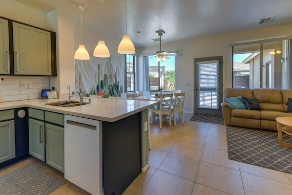 Interior - Gilbert Home ~ 28 Mi to Downtown Phoenix! (Gilbert)