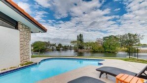 บ้านพัก (3 Bedrooms) | ด้านหน้าที่พัก