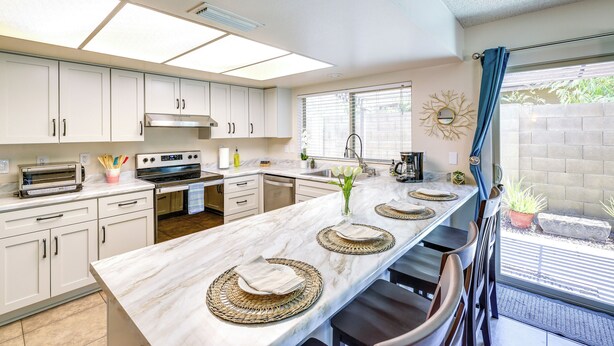 House (3 Bedrooms) | Interior - Centrally Located Glendale Home w/ Yard & Grill (Glendale)