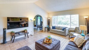 House (3 Bedrooms) | Interior - Centrally Located Glendale Home w/ Yard & Grill (Glendale)
