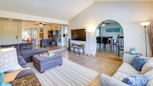 House (3 Bedrooms) | Interior - Centrally Located Glendale Home w/ Yard & Grill (Glendale)