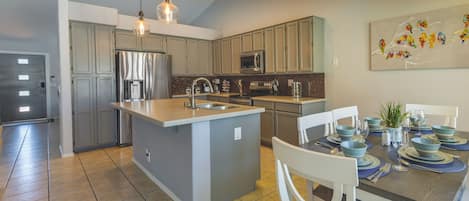 House (3 Bedrooms) | Interior