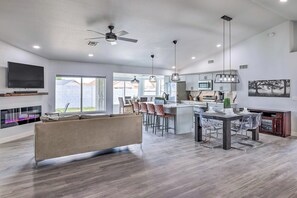 House (3 Bedrooms) | Interior - Group Getaway in Glendale < 1 Mi to Westgate! (Glendale)