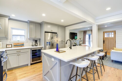 Pecan Blue Frisco Home w/ Private Yard & Hot Tub