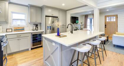 Pecan Blue Frisco Home w/ Private Yard & Hot Tub