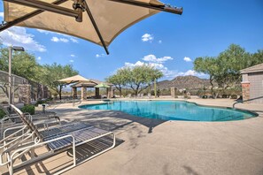 A pool area with lounge chairs, umbrellas, and a clear blue sky. - Stunning Phoenix Vacation Rental w/ Private Pool! (Phoenix)