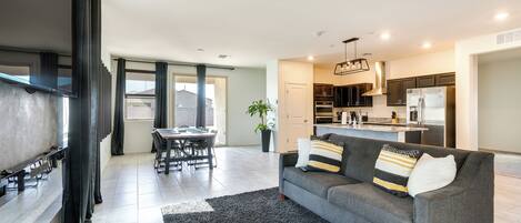 House (3 Bedrooms) | Interior