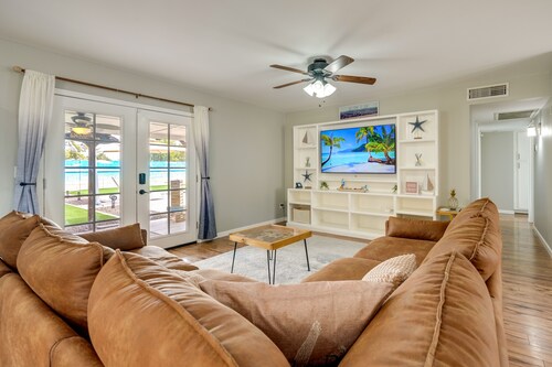 Glendale Getaway: Swim, Putt, Grill, & Relax!