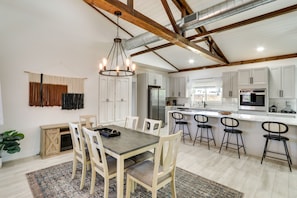 Dining - Modern Mesa Home: Outdoor Pool + Ping Pong Table! (Mesa)