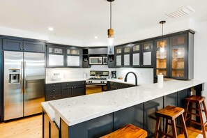 아파트 (3 Bedrooms) | 전용 주방 | 전자레인지, 오븐, 쿡탑, 식기 세척기