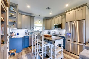 Microwave, oven, stovetop, dishwasher - Pet-friendly Galveston Vacation Rental w/ Hot Tub! (Galveston)