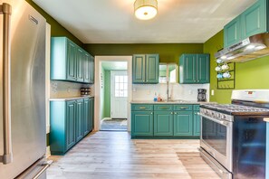 Microondas, horno, placa de cocina, lavavajillas