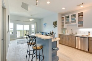 Apartment (2 Bedrooms) | Interior - Oceanfront Galveston Condo in Amazing Location! (Galveston)