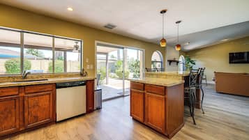 House (3 Bedrooms) | Interior