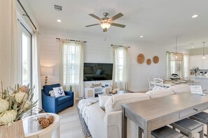 House (3 Bedrooms) | Interior - 'seas The Day:' Home w/ Pool Access in Galveston (Galveston)