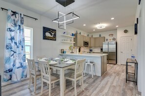 House (3 Bedrooms) | Interior - Walk to Gulf: Ocean-view Home in Crystal Beach! (Port Bolivar)