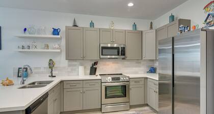 Walk to Gulf: Ocean-view Home in Crystal Beach!