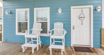 Walk to Gulf: Ocean-view Home in Crystal Beach!