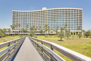 Apartment (2 Bedrooms) | Interior - Galveston Getaway w/ Community Pool & Tennis Court (Galveston)