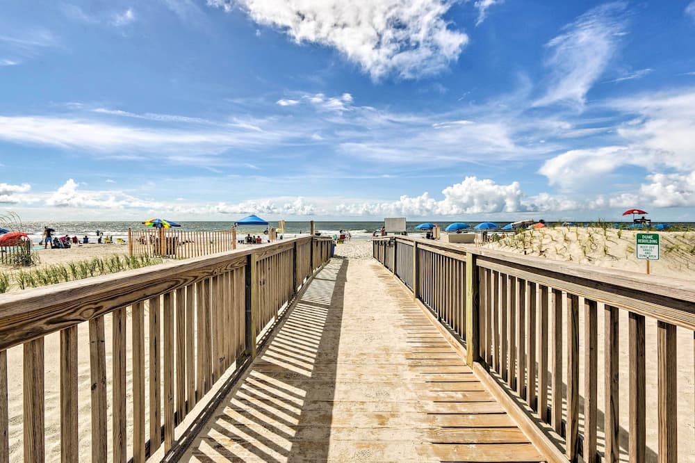 Hilton Head Vacation Rental: Private Beach Access!