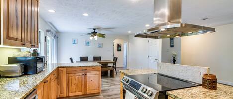 House (3 Bedrooms) | Interior