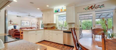 House (3 Bedrooms) | Interior