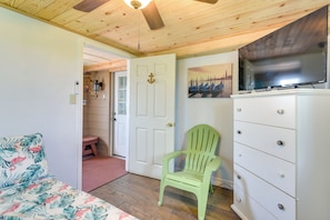 Cottage (2 Bedrooms) | Interior - Deck & Grill: Sunny Cottage in Crystal Beach! (Port Bolivar)