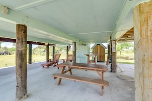 Cottage (2 Bedrooms) | Interior - Deck & Grill: Sunny Cottage in Crystal Beach! (Port Bolivar)