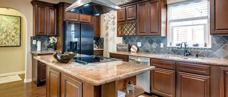 House (4 Bedrooms) | Interior