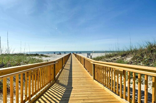 Top-floor Condo w/ Ocean Views in Hilton Head!