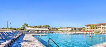 Top-floor Condo w/ Ocean Views in Hilton Head!