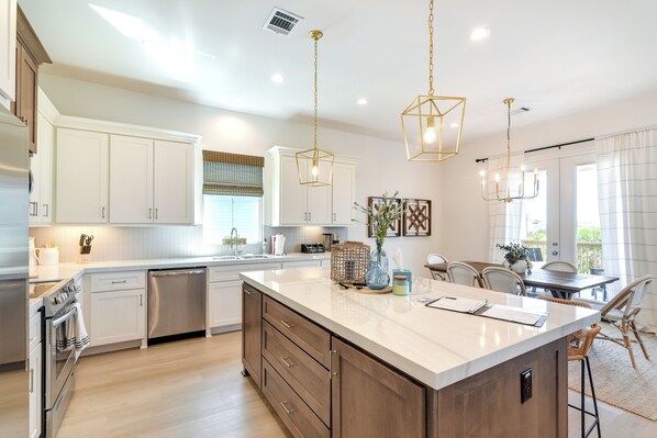 Interior - Near Terramar Beach: Home w/ Patio in Galveston (Galveston)