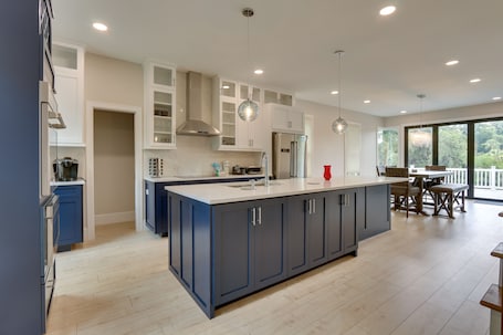 Microondas, horno, placa de cocina, lavavajillas