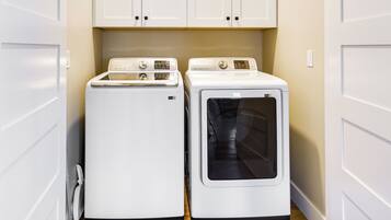 Apartment (4 Bedrooms) | Bahagian dalam