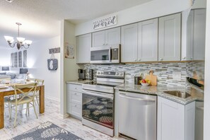 Apartment (2 Bedrooms) | Interior - Walk to Beach & Golf Course: Hilton Head Getaway! (Hilton Head Island)