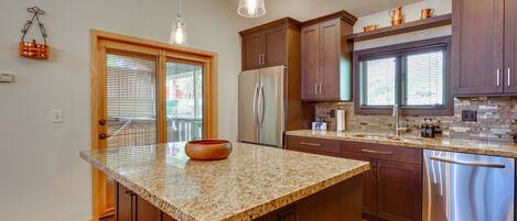 อพาร์ทเมนท์ (3 Bedrooms) | ครัวส่วนตัว | เครื่องครัว/จาน/ช้อนส้อม, กระดาษอเนกประสงค์