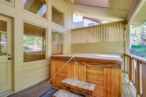 Outdoor spa tub - Pet-friendly Park City Condo w/ Private Hot Tub! (Park City)