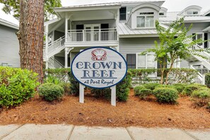 Apartment (2 Bedrooms) | Interior - < 1 Mi to Beach: Condo w/ Wet Bar in Hilton Head (Hilton Head Island)