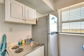 Apartment (0 Bedroom) | Interior - Daytona Beach Condo w/ Smart TV, Steps to Ocean (Daytona Beach)
