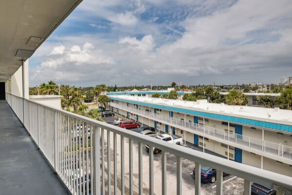 Interior - Daytona Beach Vacation Rental w/ Community Pool! (Daytona Beach)