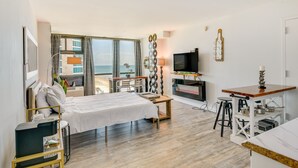 Room - Cozy Daytona Beach Rental w/ Pool & Beach Access! (Daytona Beach Shores)